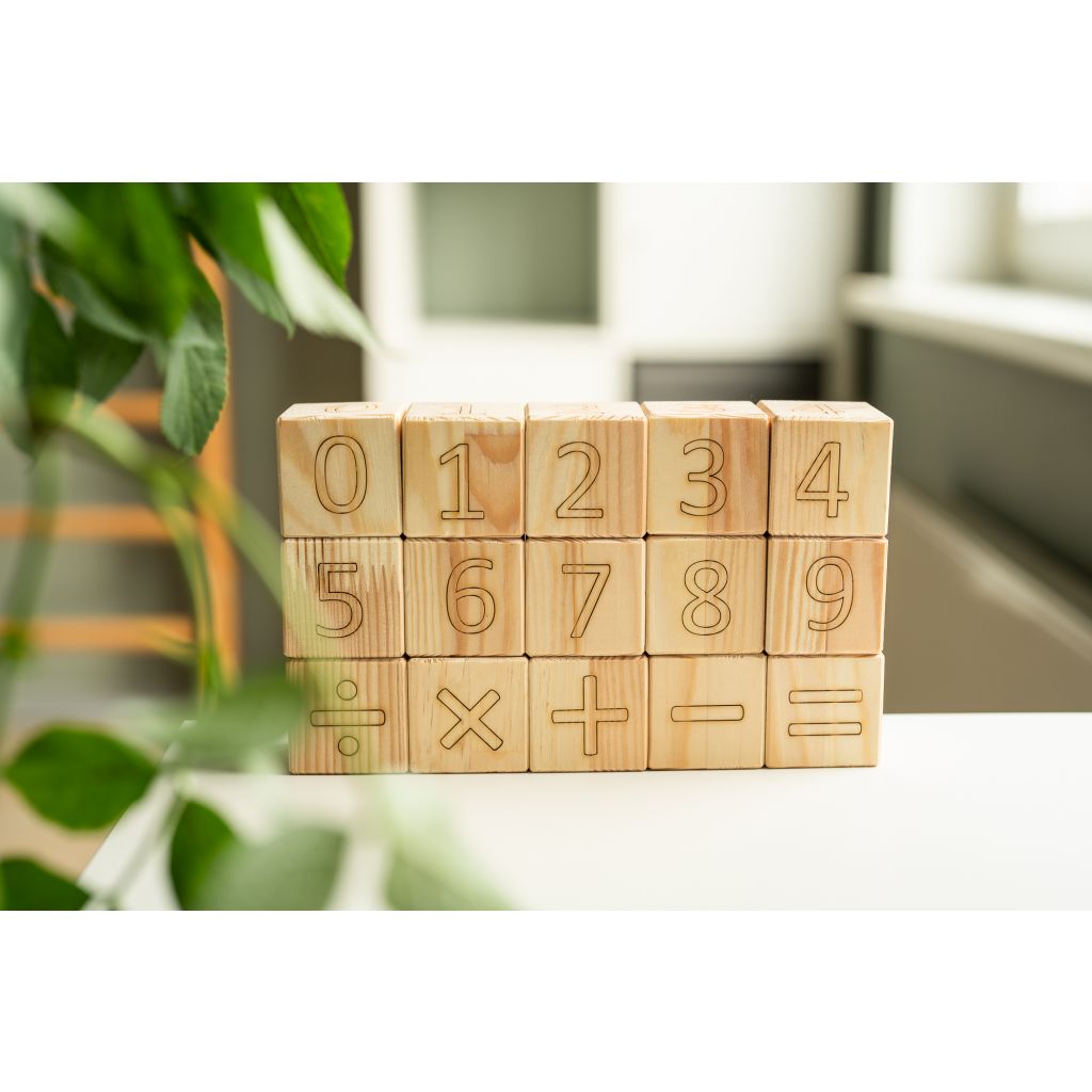 Maths Cube Set Set of 15 cubes - 10 numbers, plus 5 different mathematical operations. 4,5 x 4,5 x 4,5 cm pine wood blocks!